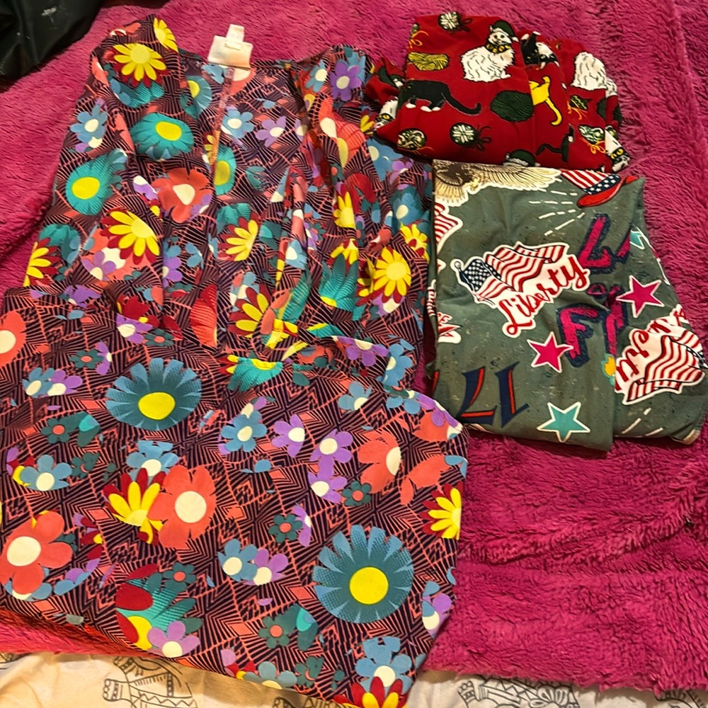 Lot of lularoe 1 pair of leggings OS, 1 shrug sz3 & 1 off brand not LLR size S